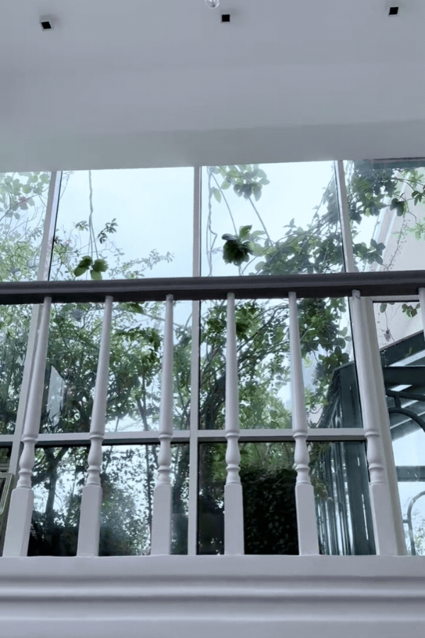 1775795737 89 Phu ba sang ngam hoa chieu hai qua toi uong