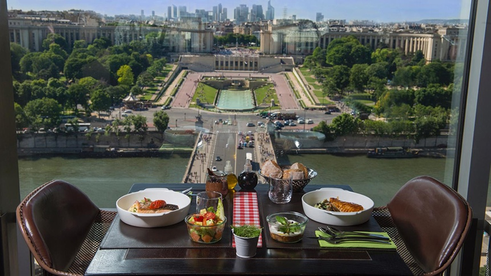 Giám đốc Việt  chi tiền tỷ bao trọn máy bay đưa nhân viên du lịch - 3