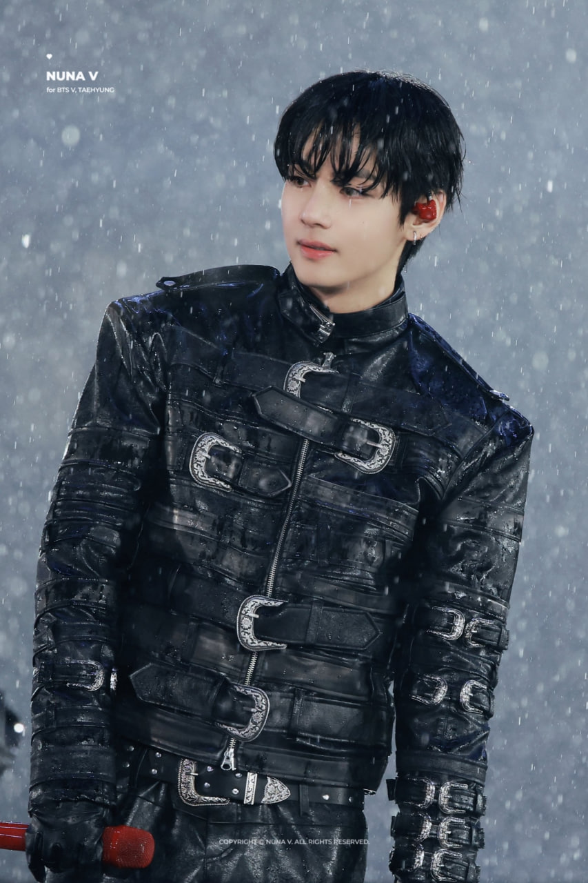 1775796061 60 V BTS dep sang bung bat chap troi mua