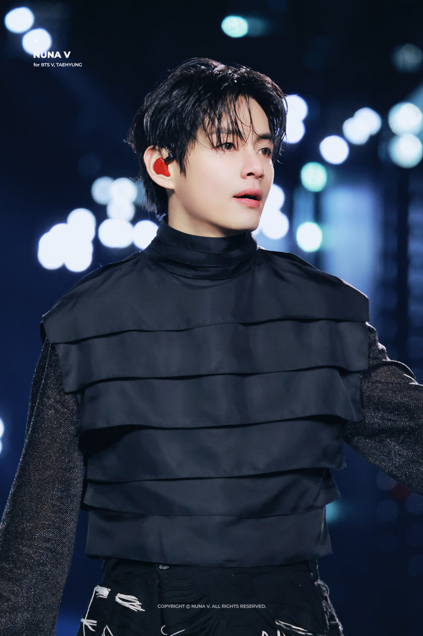 1775796065 203 V BTS dep sang bung bat chap troi mua