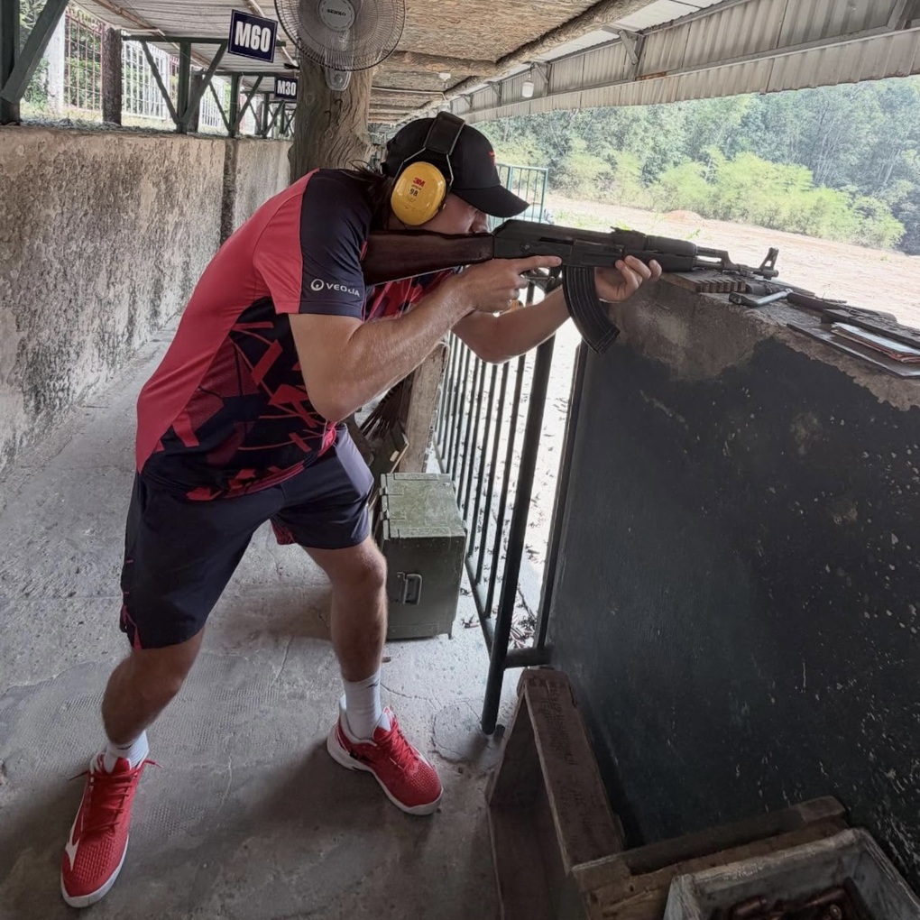 Tay vợt pickleball hàng đầu thế giới chui hầm, bắn súng ở Địa đạo Củ Chi - 2