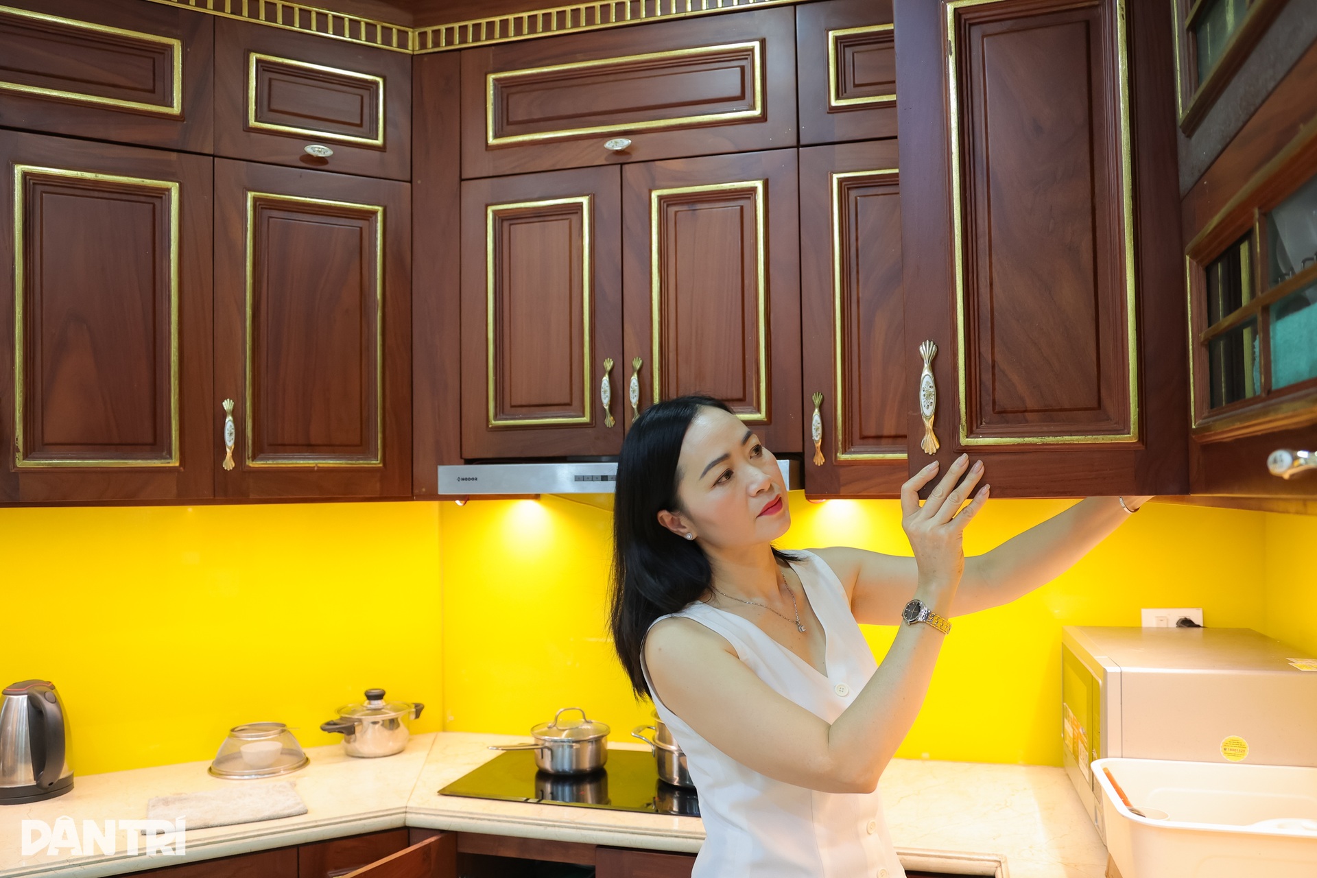 Bên trong biệt thự rộng 150m2, cao 5 tầng của Hậu sida - NSƯT Linh Huệ - 9 Bên trong biệt thự rộng 150m2, cao 5 tầng của Hậu sida - NSƯT Linh Huệ - 9