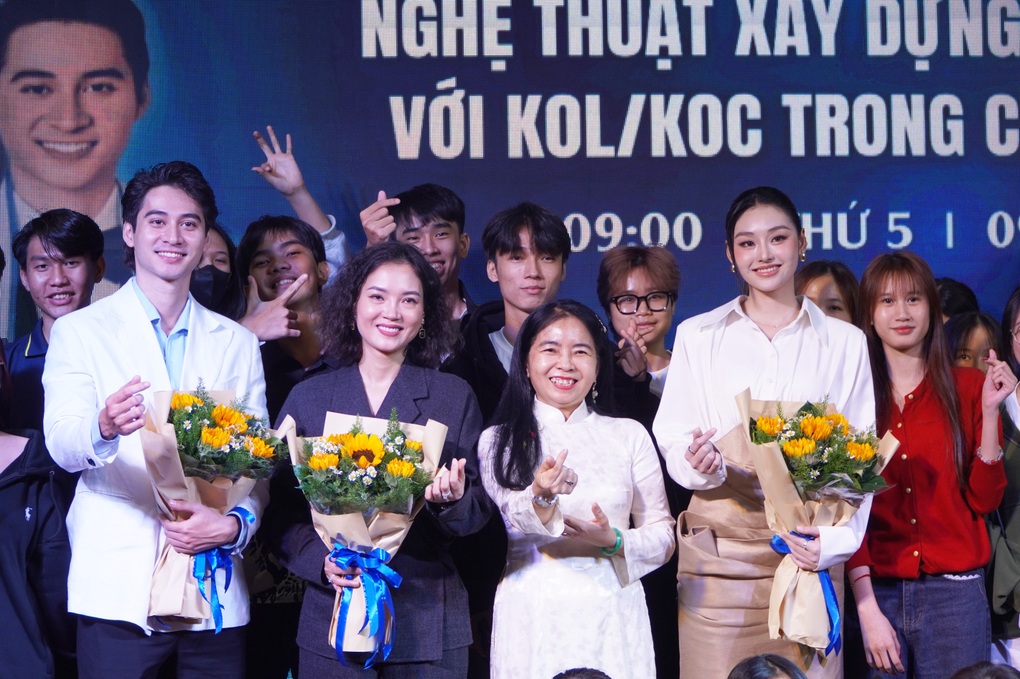 Hoa hậu Yến Nhi chia sẻ với sinh viên áp lực của nghề vạn người mê - 4