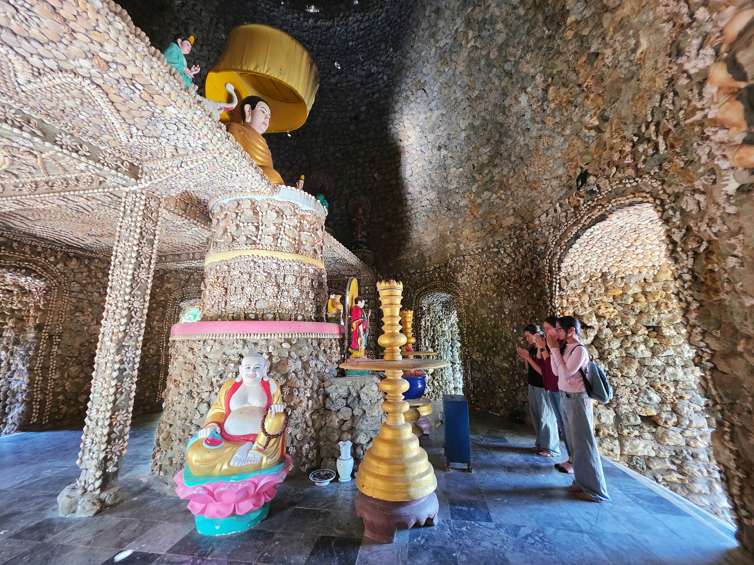 Khám phá chùa Từ Vân, kiệt tác từ san hô và vỏ ốc- Ảnh 11.