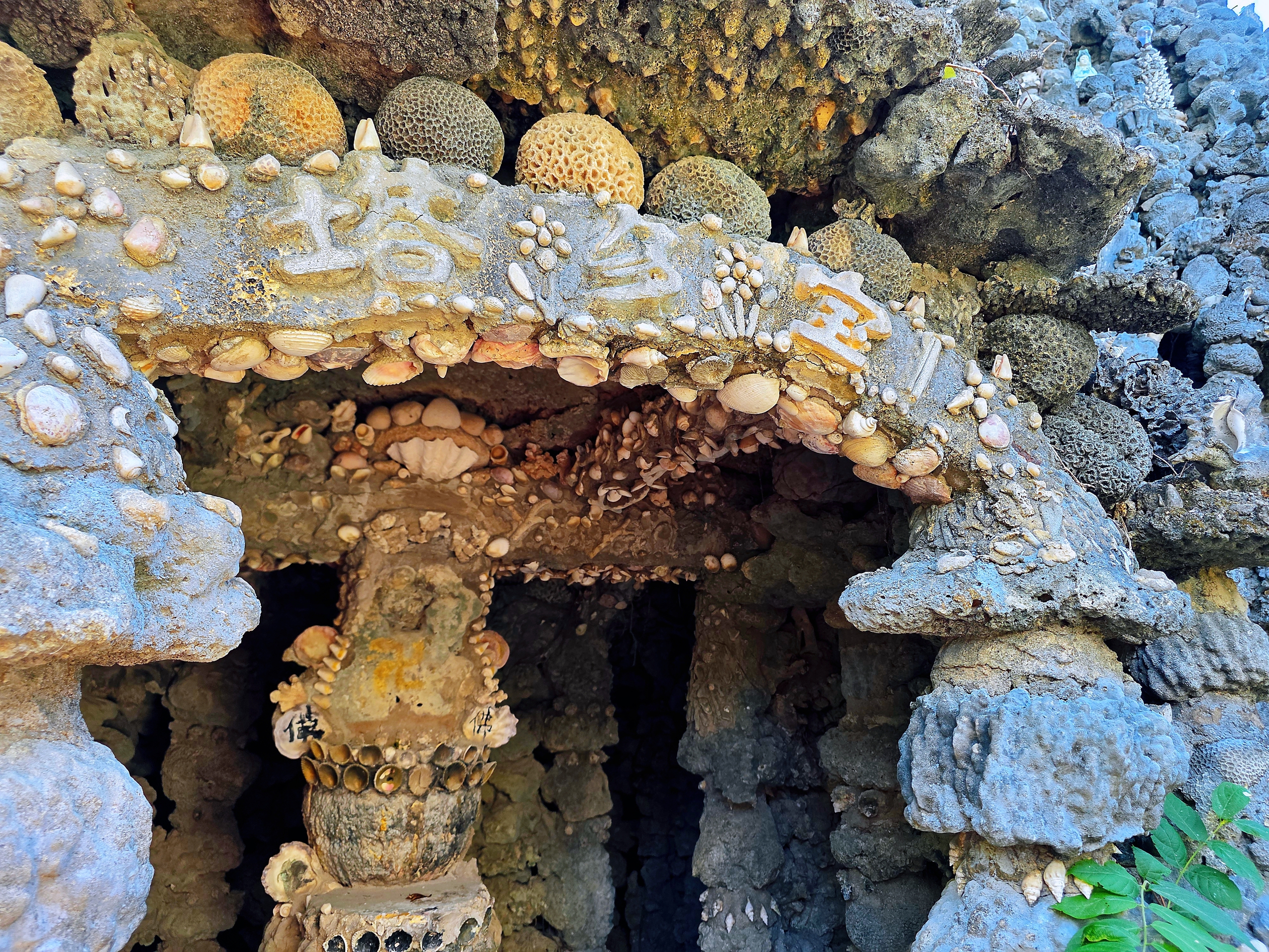 Khám phá chùa Từ Vân, kiệt tác từ san hô và vỏ ốc- Ảnh 13.