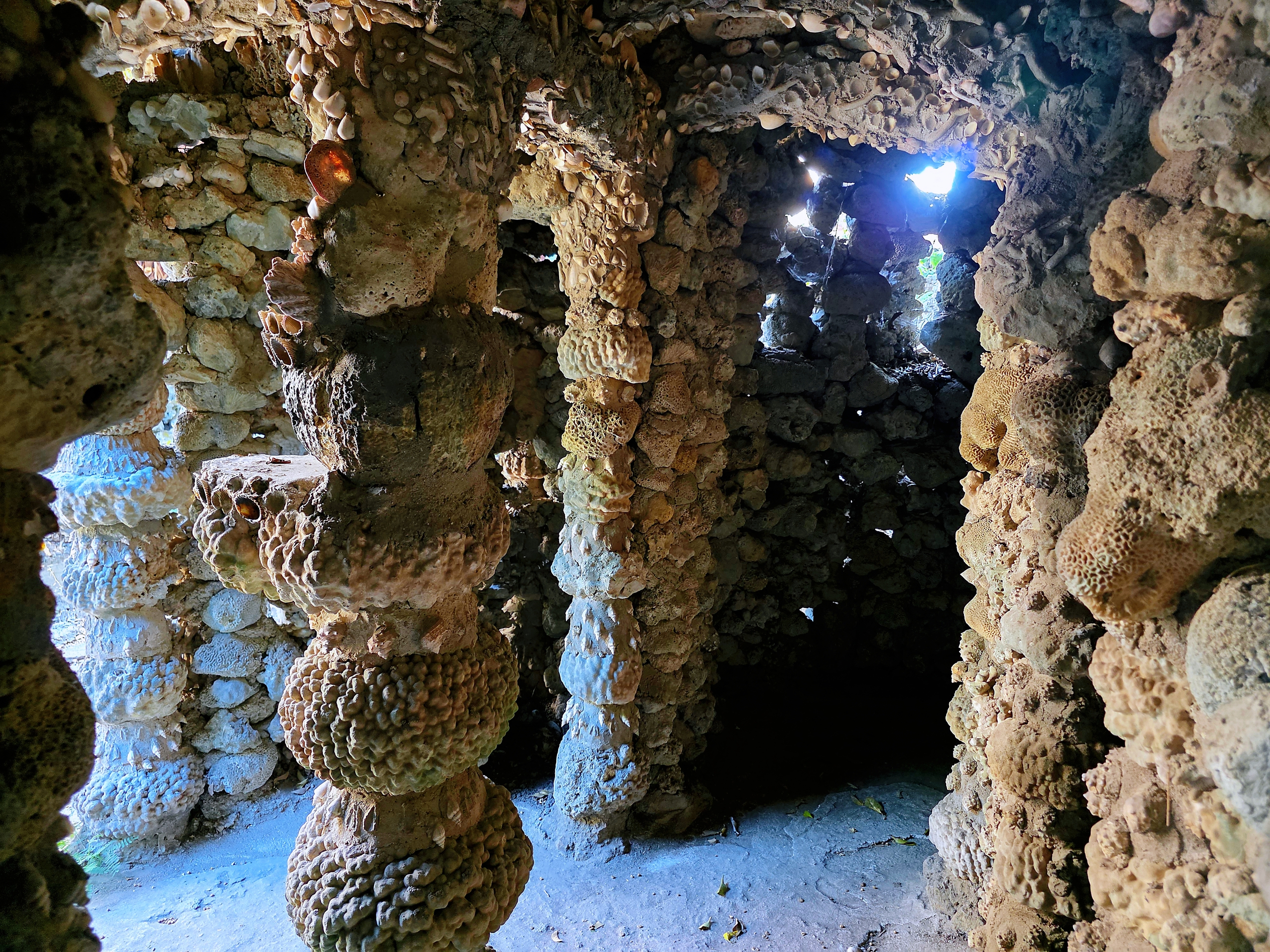 Khám phá chùa Từ Vân, kiệt tác từ san hô và vỏ ốc- Ảnh 14.