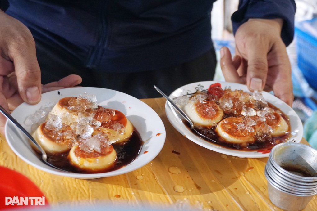 Đi ăn bánh flan chửi ở TPHCM, khách bất ngờ với cách xưng hô của chủ quán - 3