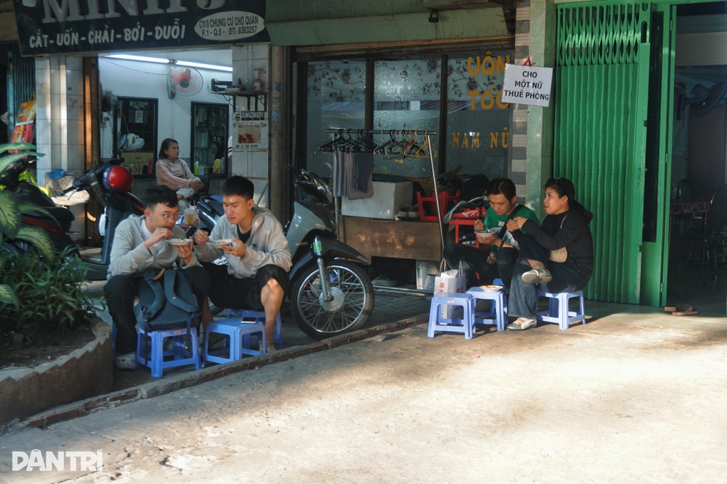 Đi ăn bánh flan chửi ở TPHCM, khách bất ngờ với cách xưng hô của chủ quán - 5