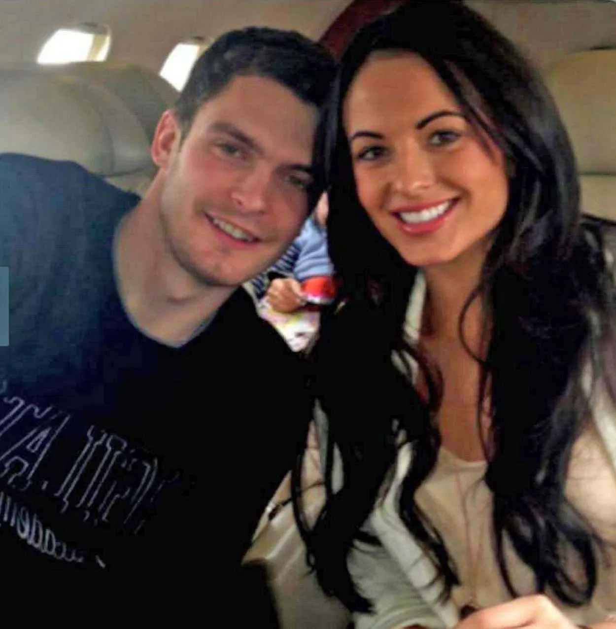 Sao bóng đá ngồi tù vì bê bối với fan nữ 15 tuổi, ra tù liền khoe "yêu lại từ đầu" với bạn gái cũ gây phẫn nộ 3 1775801114 692 Sao bong da ngoi tu vi be boi voi fan