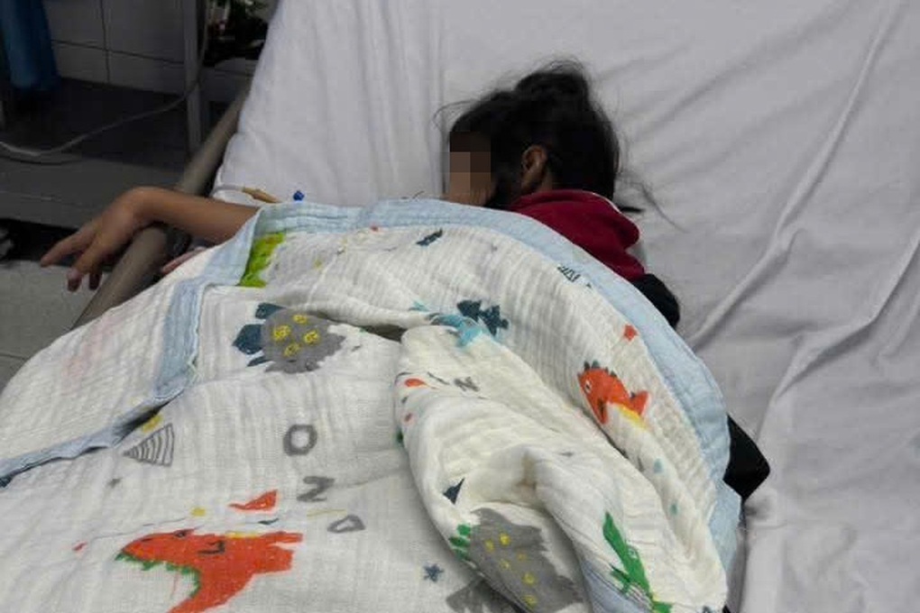 TPHCM: Hơn 40 trẻ đau bụng và sốt bất thường, vào nhiều bệnh viện cấp cứu - 2