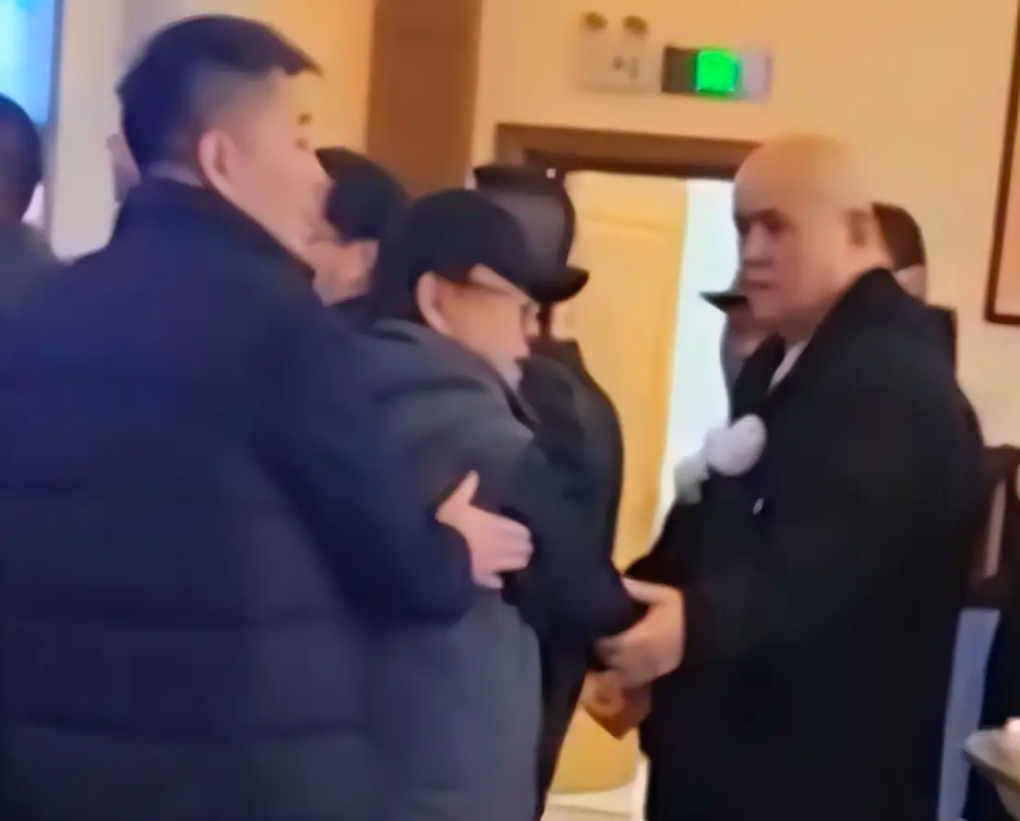 Dàn sao phim Tây du ký xúc động tiễn biệt vợ “Đường Tăng” Trì Trọng Thụy - 3