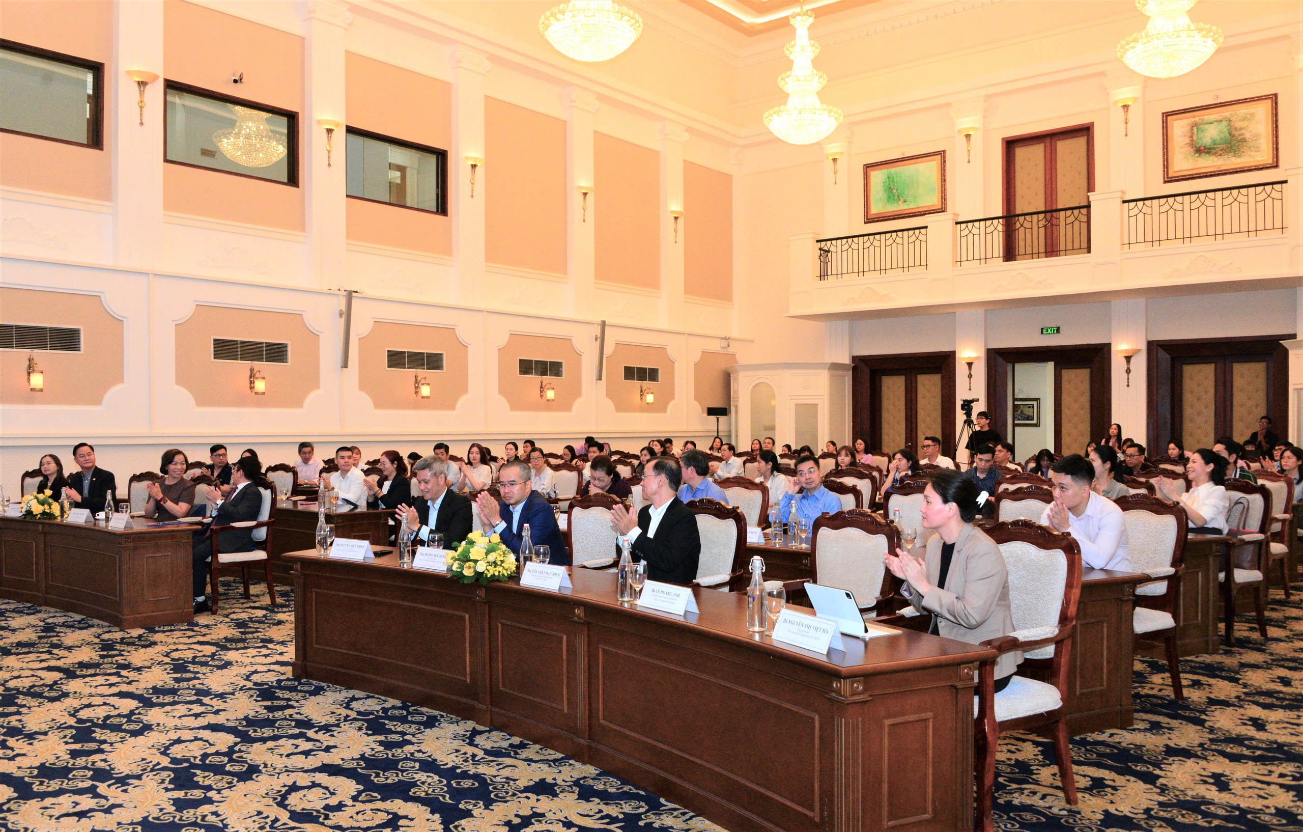 Hàng tỉ USD chờ gõ cửa: Không muốn lỡ cơ hội, doanh nghiệp Việt chỉ có cách minh bạch 2 Hàng tỉ USD chờ gõ cửa: Không muốn lỡ cơ hội, doanh nghiệp Việt chỉ có cách minh bạch - Ảnh 3.