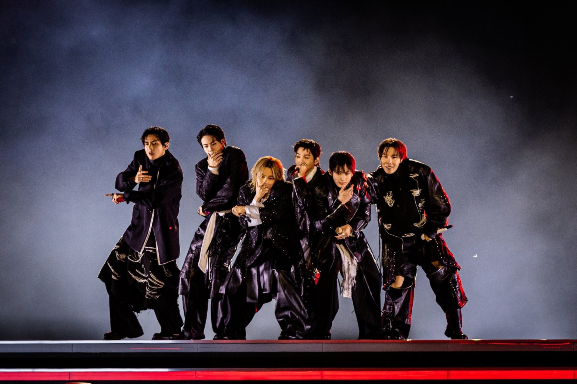 1775805511 469 Review concert 360 do dau tien cua BTS co gi