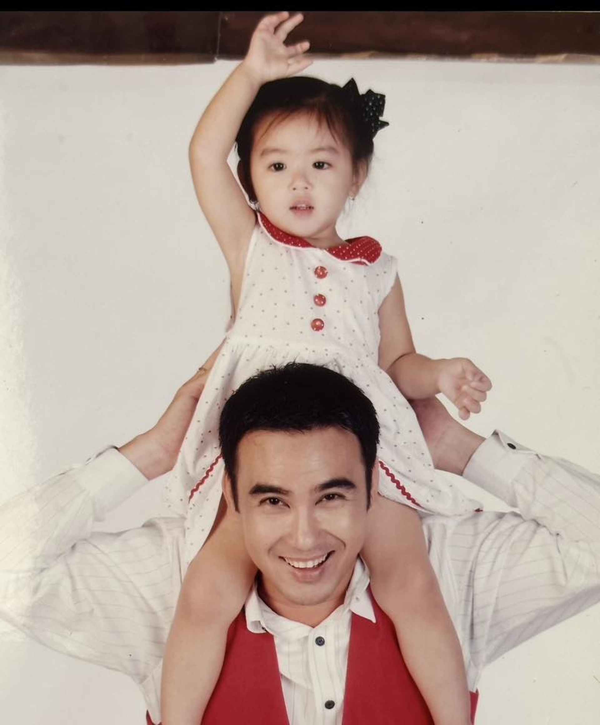 Lọ Lem tuổi 20: Nhan sắc rạng ngời cầm kỳ thi họa, sở hữu xe tiền tỷ - 3