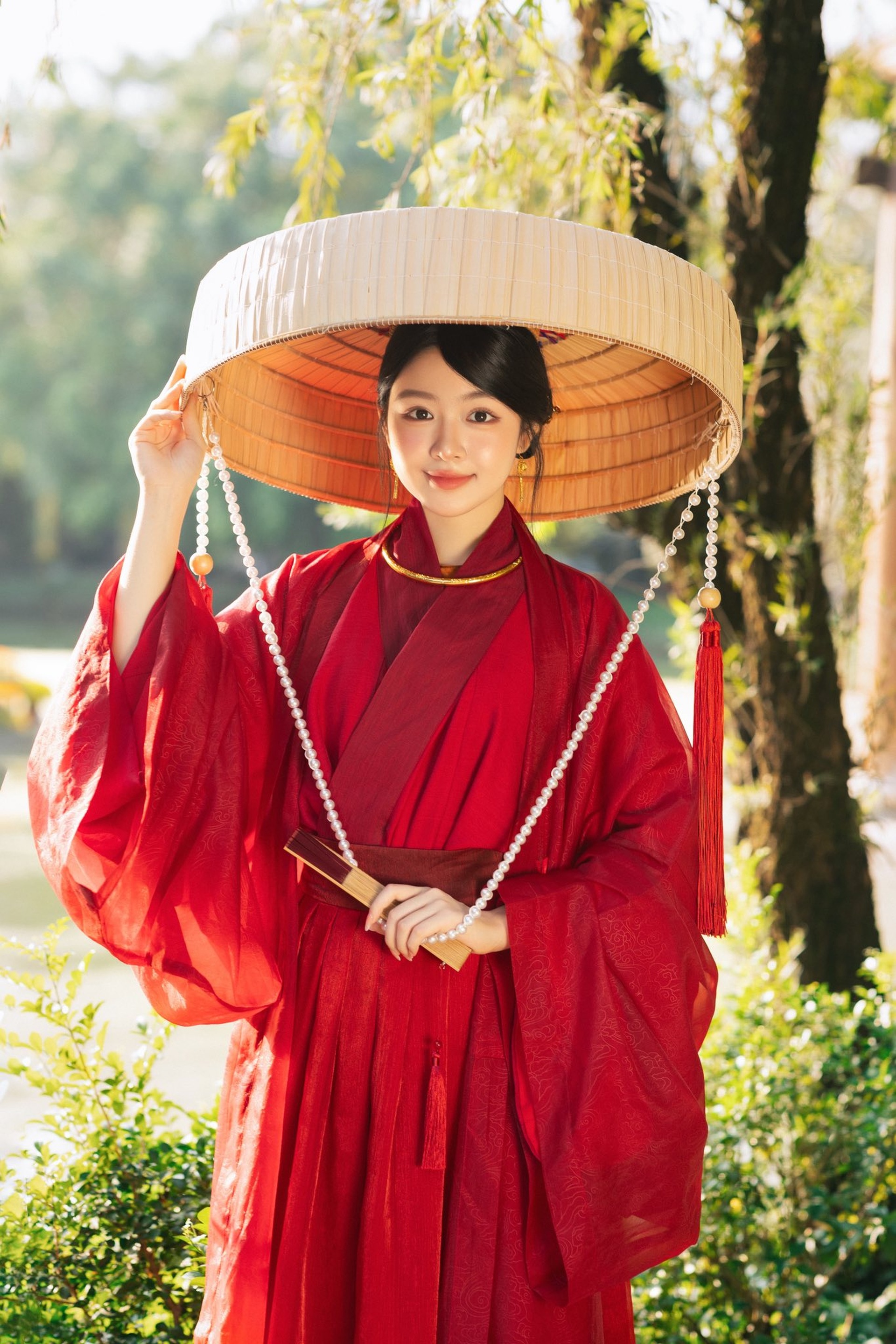 Lọ Lem tuổi 20: Nhan sắc rạng ngời cầm kỳ thi họa, sở hữu xe tiền tỷ - 6