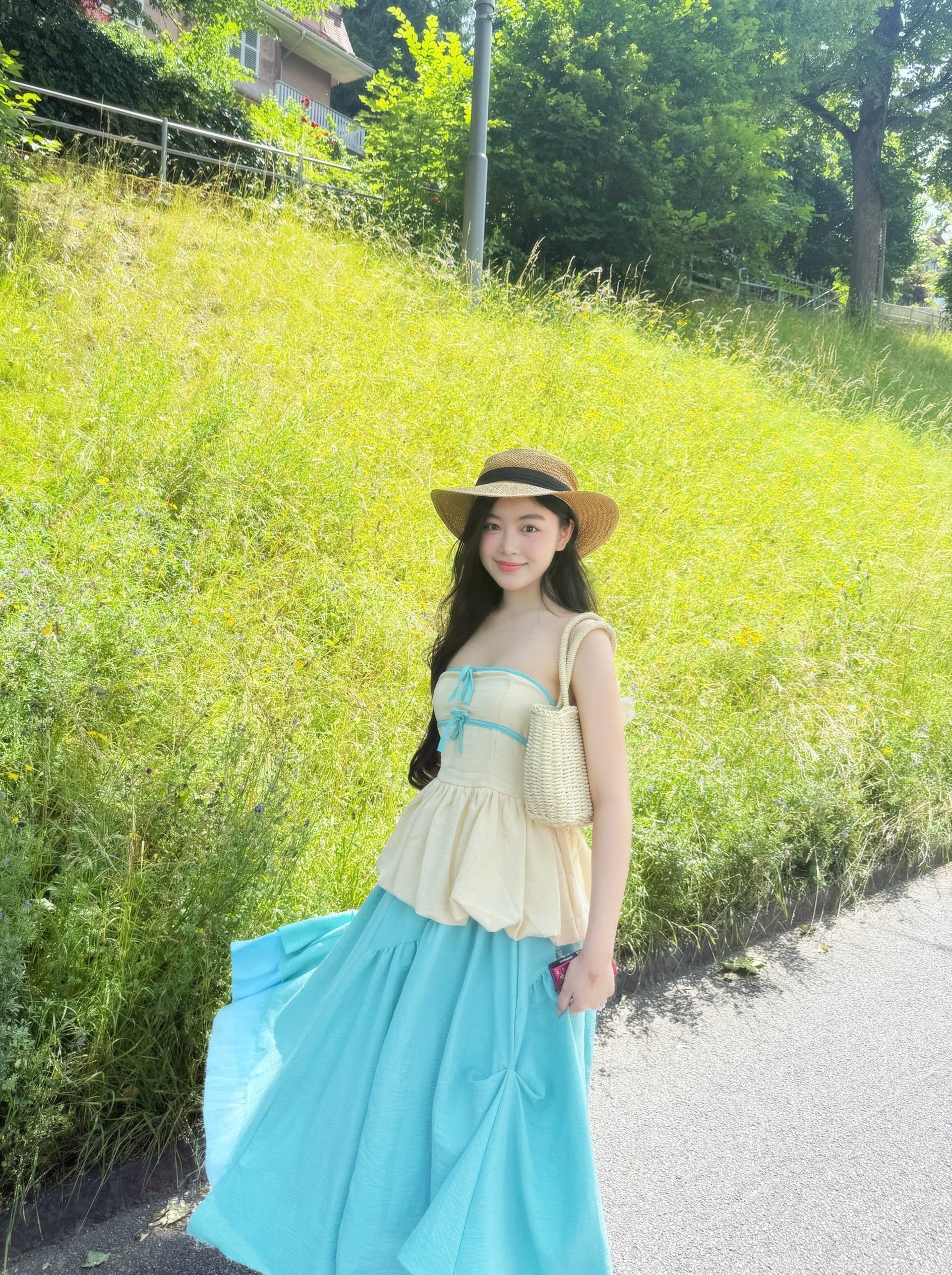 Lọ Lem tuổi 20: Nhan sắc rạng ngời cầm kỳ thi họa, sở hữu xe tiền tỷ - 9