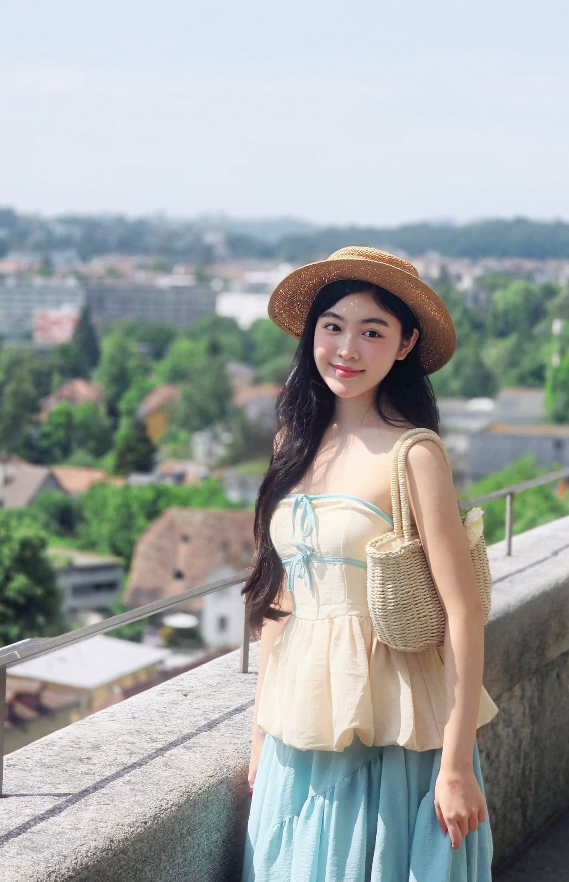 Lọ Lem tuổi 20: Nhan sắc rạng ngời cầm kỳ thi họa, sở hữu xe tiền tỷ - 12