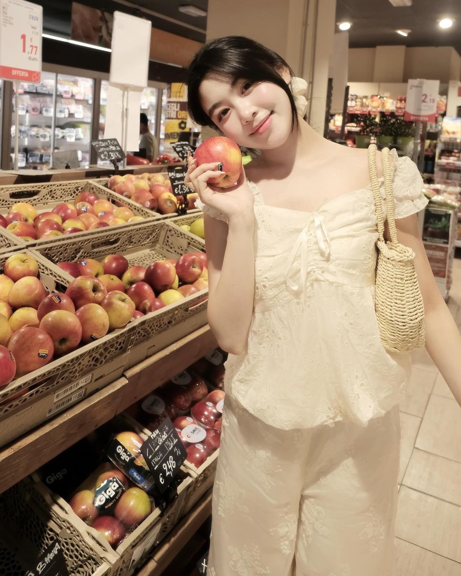 Lọ Lem tuổi 20: Nhan sắc rạng ngời cầm kỳ thi họa, sở hữu xe tiền tỷ - 14