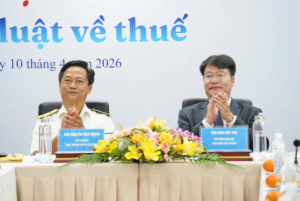 Tọa đàm được đồng chủ trì bởi ông Nguyễn Văn Thành, Phó Trưởng Thuế TP.HCM và nhà báo Đinh Đức Thọ, Phó Tổng Biên tập Báo Pháp Luật TP.HCM. Ảnh: THUẬN VĂN IMG_7295.JPG