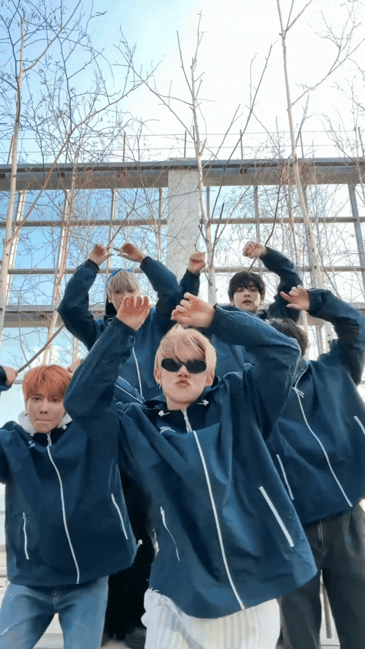 Nam nghệ sĩ đang càn quét MXH chỉ bằng 15 giây: Cỗ máy nhảy nổi tiếng toàn cầu, tài sản bạc tỷ nghe mà kinh ngạc- Ảnh 4.