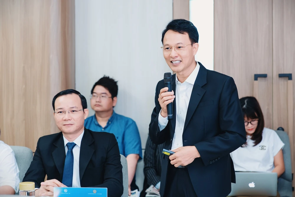 PGS-TS Ngô Hữu Phước, Phó Trưởng Khoa phụ trách Khoa Luật Kinh tế UEL, trình bày tham luận tại tọa đàm. Ảnh: NGUYỄN CHÍNH thay-ngo-huu-phuoc-toa-dam.jpg