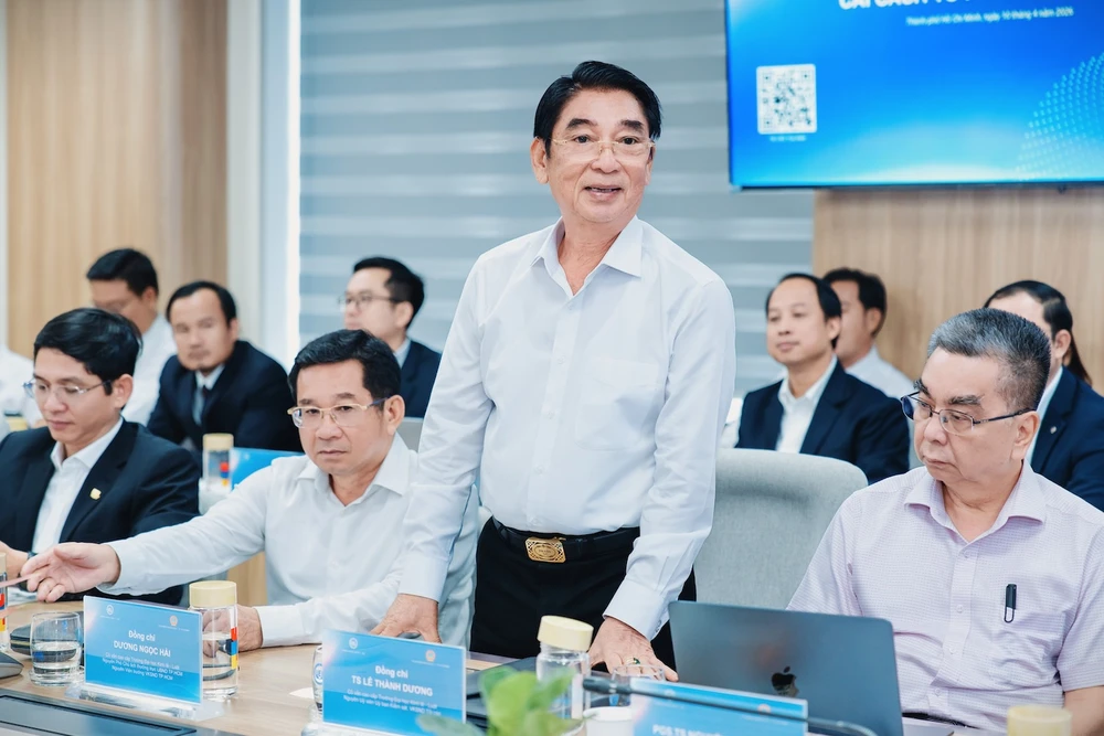 TS Lê Thành Dương, nguyên KSV VKSND Tối cao, chia sẻ tại Tọa đàm. Ảnh: NGUYỄN CHÍNH ong-le-thanh-duong-toa-an-dien-tu.jpg