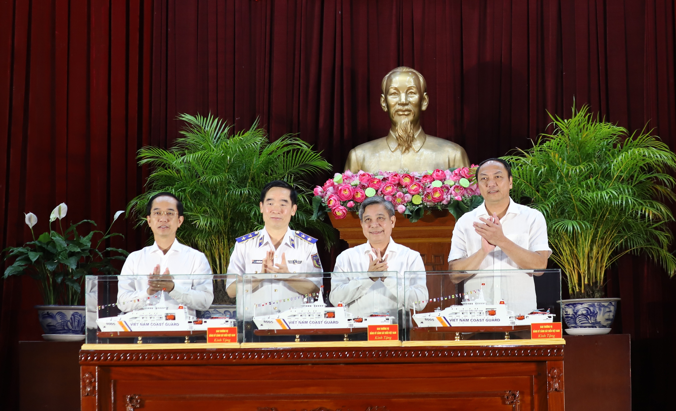 Cảnh sát biển - Ảnh 2.