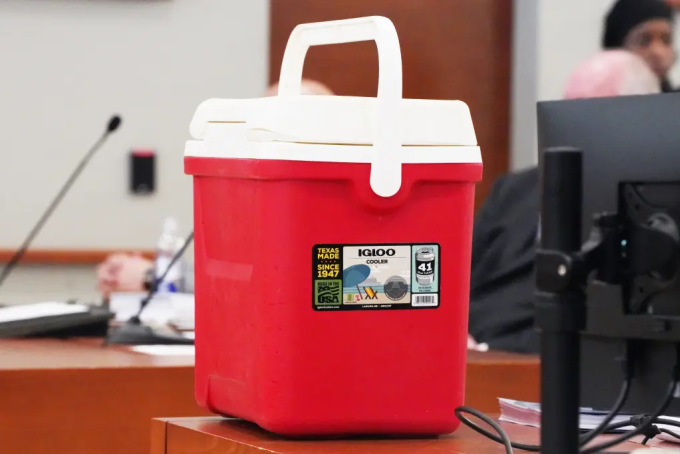 Chiếc thùng đá Erik Duran ném vào nghi phạm Eric Duprey. Ảnh: Nypost