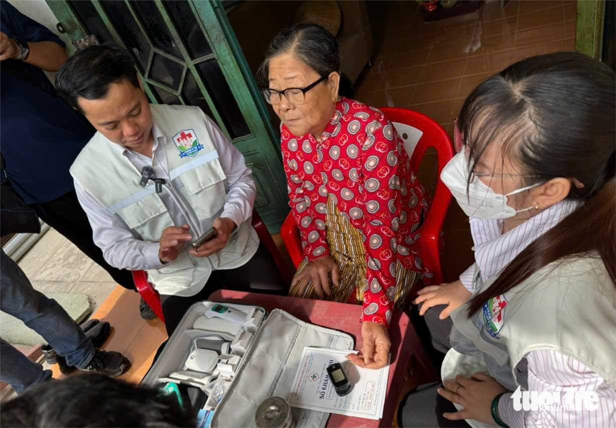 Giám đốc Sở Y tế TP.HCM: Khám miễn phí phát hiện hơn 60% người có vấn đề về sức khỏe 2 sức khỏe - Ảnh 2.