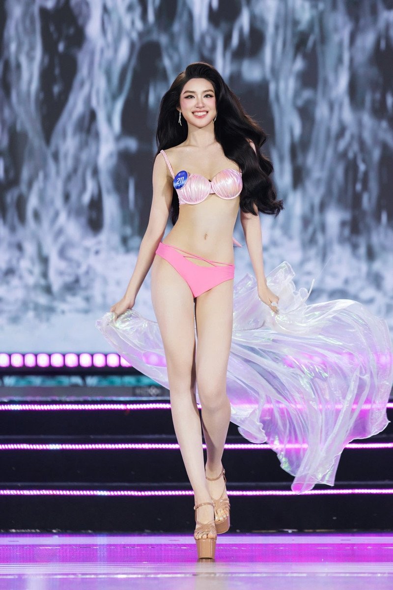 Phan Phương Oanh sinh năm 2023, cao 1,73m, số đo hình thể 83-61-92cm.