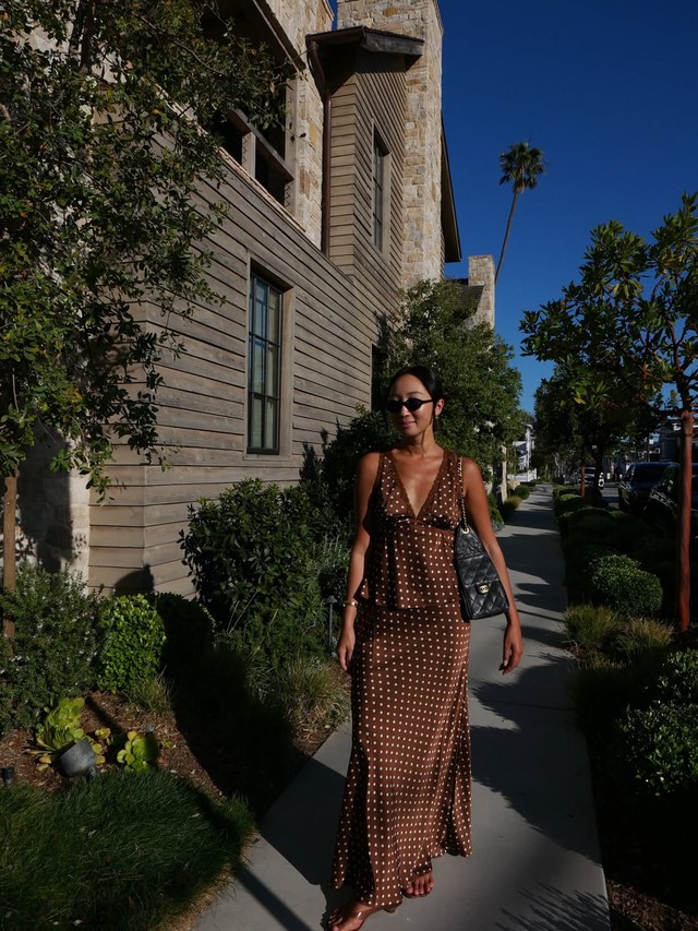 Váy chấm bi nhỏ sang trọng, tinh tế mà vẫn lãng mạn - Ảnh 9.