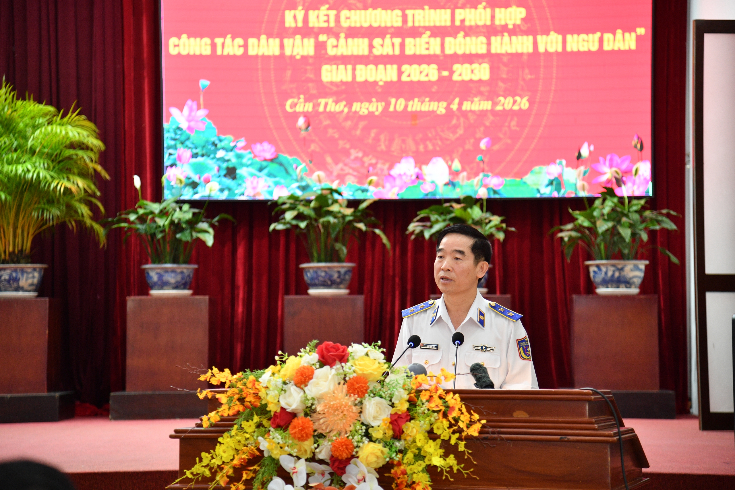 Cảnh sát biển Việt Nam phối hợp với các tỉnh, thành ĐBSCL chăm lo cho ngư dân 2 Cảnh sát biển Việt Nam phối hợp với các tỉnh, thành ĐBSCL chăm lo cho ngư dân - Ảnh 2.