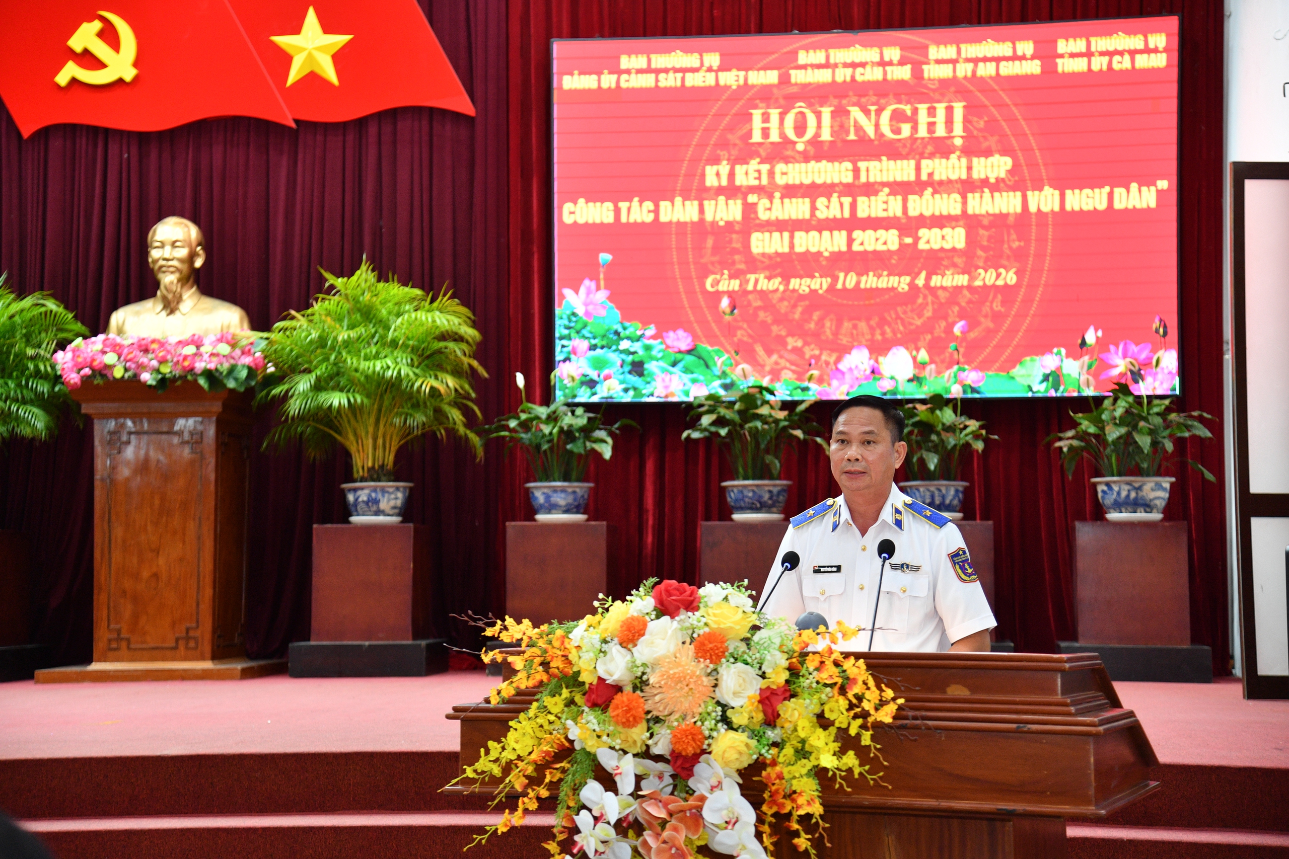 Cảnh sát biển Việt Nam phối hợp với các tỉnh, thành ĐBSCL chăm lo cho ngư dân 5 Cảnh sát biển Việt Nam phối hợp với các tỉnh, thành ĐBSCL chăm lo cho ngư dân - Ảnh 5.