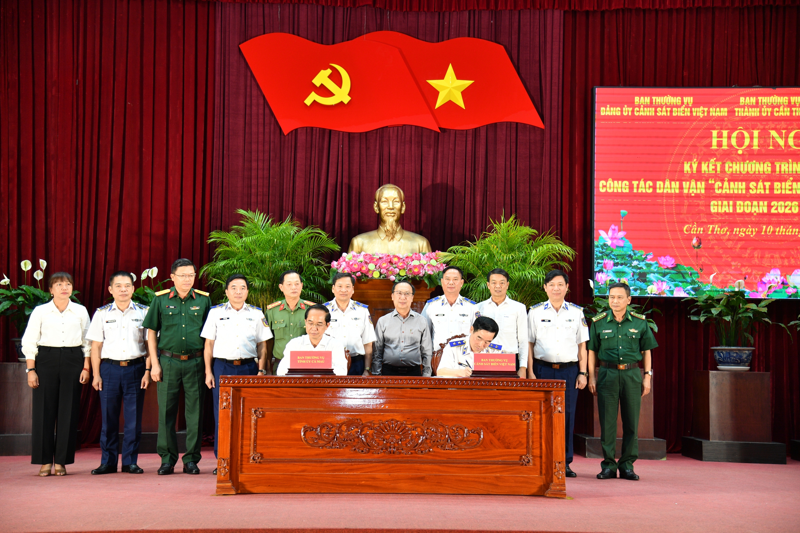 Cảnh sát biển Việt Nam phối hợp với các tỉnh, thành ĐBSCL chăm lo cho ngư dân 8 Cảnh sát biển Việt Nam phối hợp với các tỉnh, thành ĐBSCL chăm lo cho ngư dân - Ảnh 8.