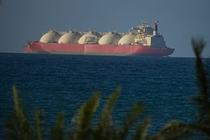 Ý tưởng thu phí tàu qua eo biển Hormuz nhìn từ lăng kính luật quốc tế