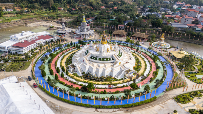 Mandala Tây Thiên là công trình kiến trúc tái hiện vũ trụ trong Phật giáo Kim cương thừa. Ảnh: Giang Huy