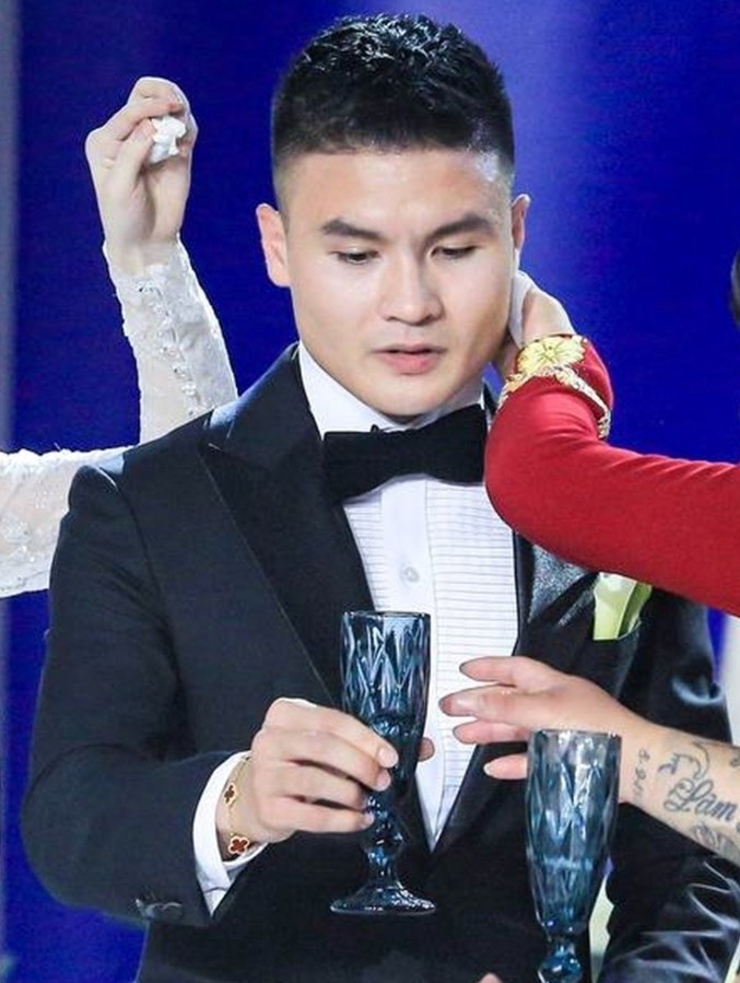 'Vòng may mắn' trăm triệu đồng của sao Việt - 10