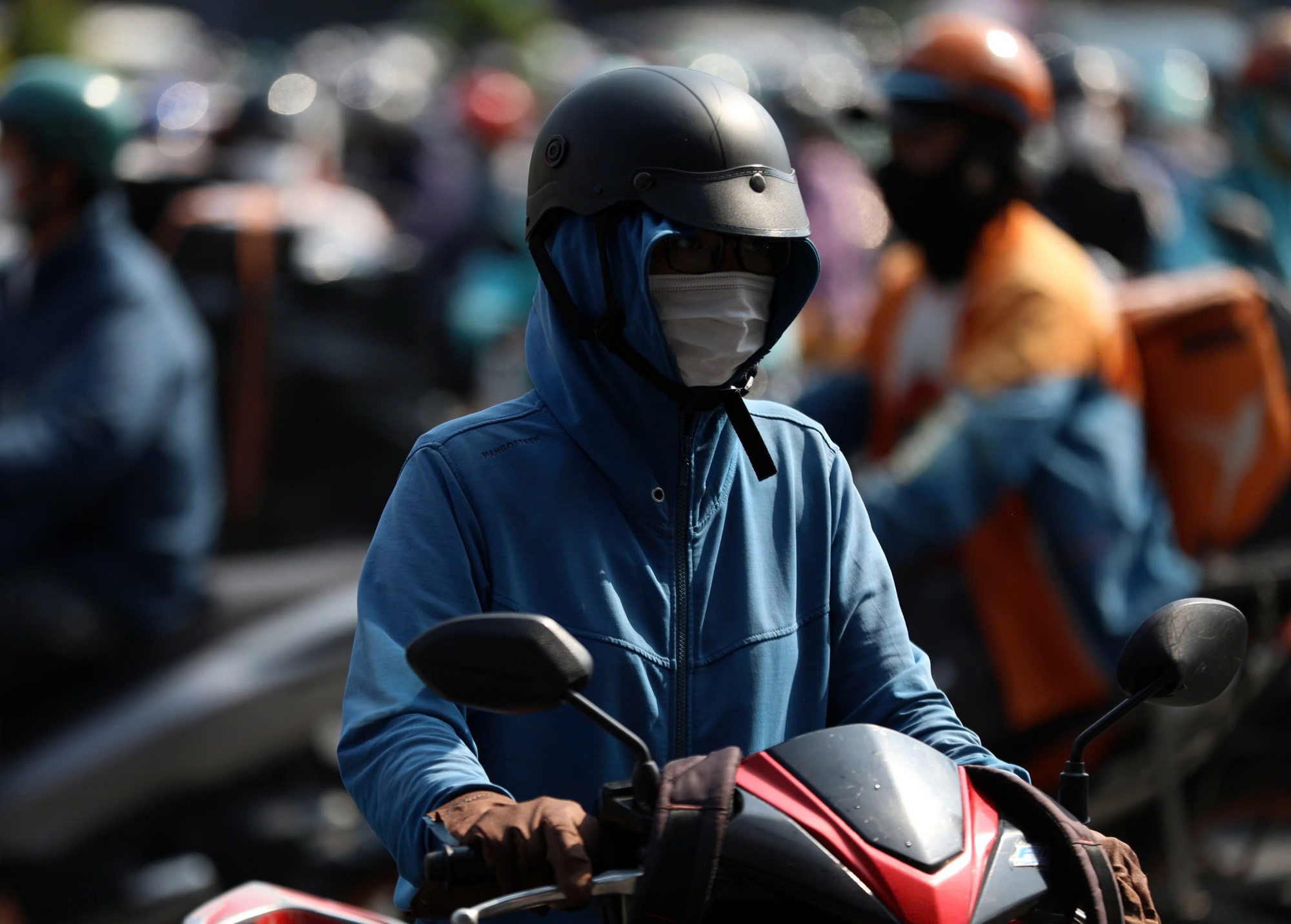 Nắng nóng bất thường, kéo dài trên cả nước- Ảnh 2. Nắng nóng bất thường, kéo dài trên cả nước- Ảnh 2.