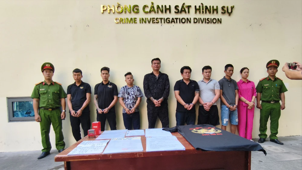 Công an khởi tố Đạt và bảy người liên quan để điều tra. Ảnh: CA IMG_20260408_084251.jpg