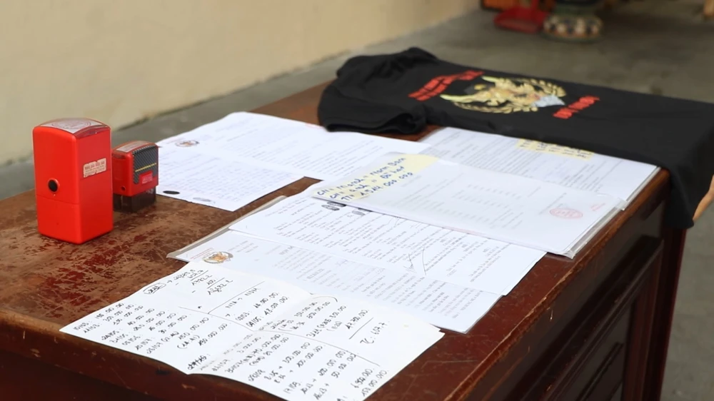 Tang vật liên quan bị công an thu giữ. Ảnh: N. TÂN mua ban no 2.mp4_snapshot_00.05.613v.jpg