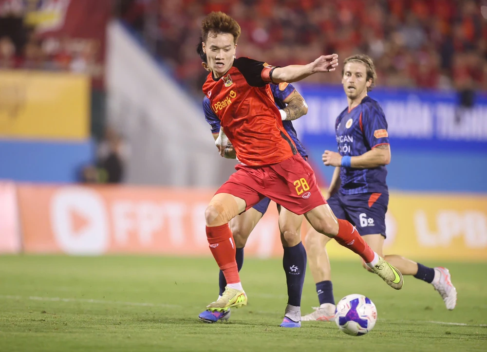 v-league-nong-nhu-chao-lua (3).jpg