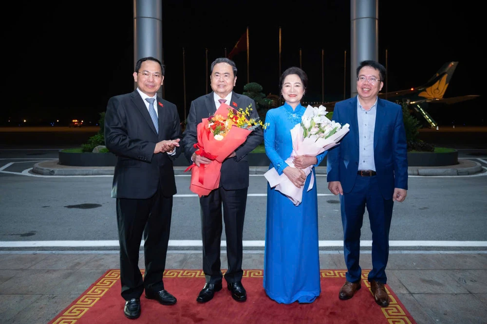 Lễ tiễn Chủ tịch Quốc hội Trần Thanh Mẫn và Phu nhân cùng Đoàn đại biểu cấp cao Việt Nam lên đường thăm chính thức Italia. Ảnh: PHẠM THẮNG chu-tich=quoc-hoi-1.jpg