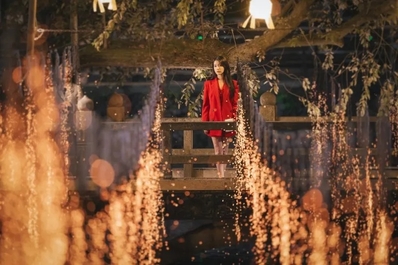 Cả thế giới đang đổ xô xem phim Hàn hot điên đảo: Nam chính khoe thân quá cháy, xa hoa lộng lẫy ngập mùi tiền- Ảnh 12.