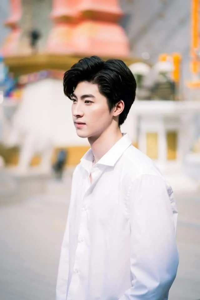 Mỹ nam điện ảnh Thái Lan cao 1m83, visual cực phẩm xuất hiện sát rạt bên Lisa giữa lúc rộ tin đồn chia tay tỷ phú gia tộc giàu nhất nhì thế giới- Ảnh 4.