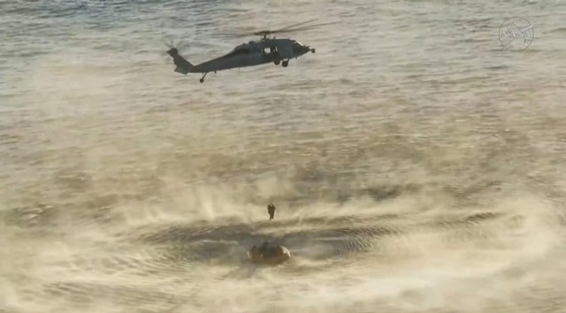 Hình ảnh đầu tiên của phi hành đoàn Artemis II khi trở về trái đất, trạng thái sức khoẻ gây chú ý - Ảnh 4.