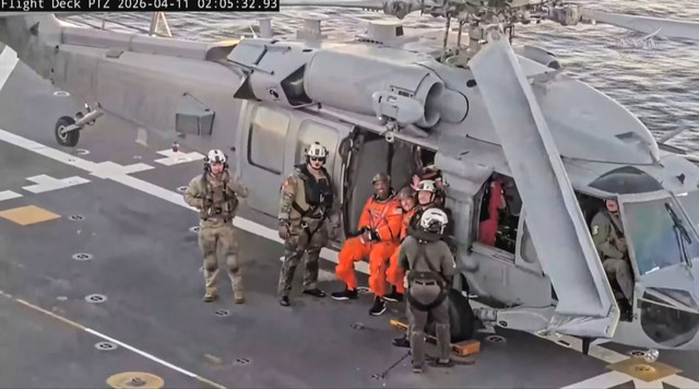 Hình ảnh đầu tiên của phi hành đoàn Artemis II khi trở về trái đất, trạng thái sức khoẻ gây chú ý - Ảnh 6.