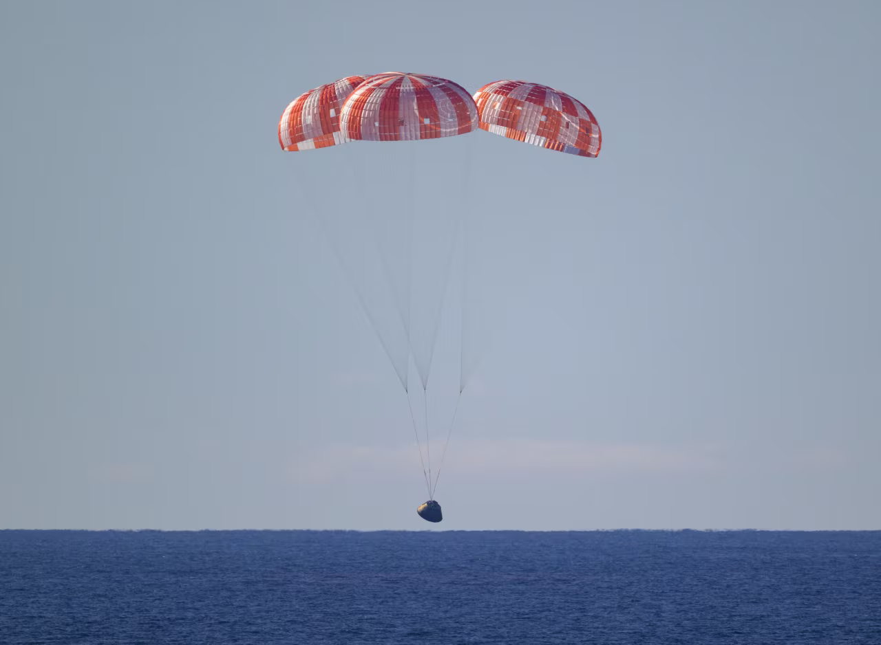Hình ảnh đầu tiên của phi hành đoàn Artemis II khi trở về trái đất, trạng thái sức khoẻ gây chú ý - Ảnh 7.