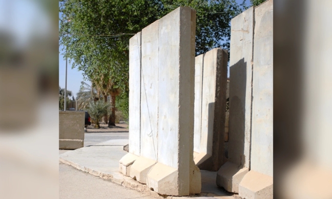 Tường chữ T tại căn cứ Liberty ở Iraq hồi tháng 9/2005. Ảnh: US Army
