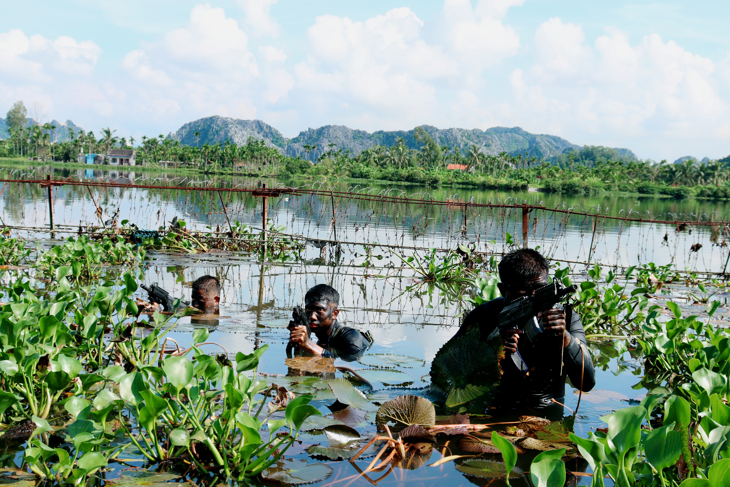 Lực lượng đặc biệt tinh nhuệ 3 Chiêm ngưỡng sức mạnh Lữ đoàn Đặc công Hải quân 126 - Ảnh 3.