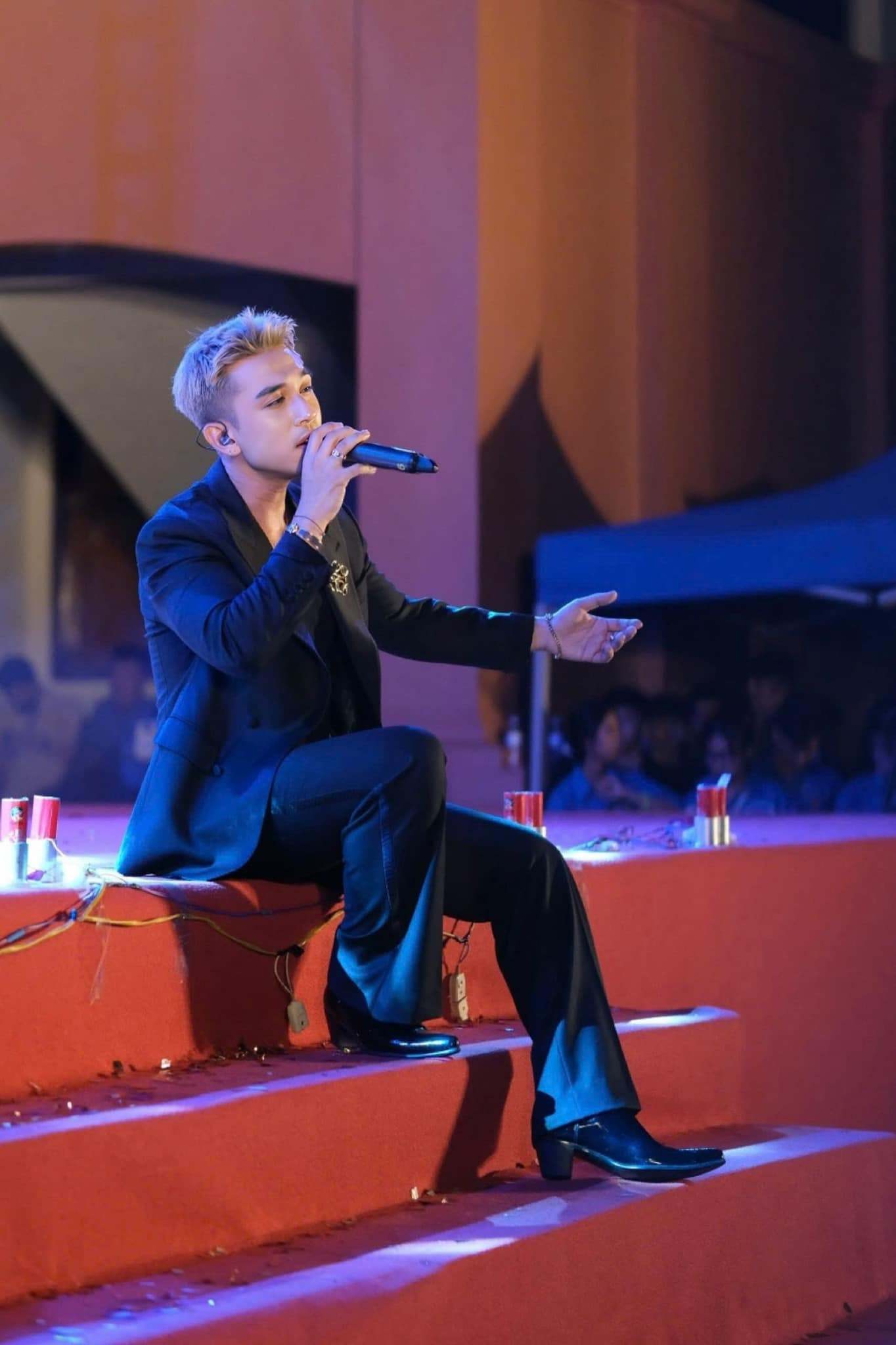 1775882356 912 Duong Edward phai nhap vien cap cuu ra thong bao